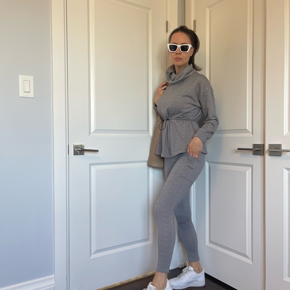 Two piece leggings and turtle neck - Picture 2 of 13